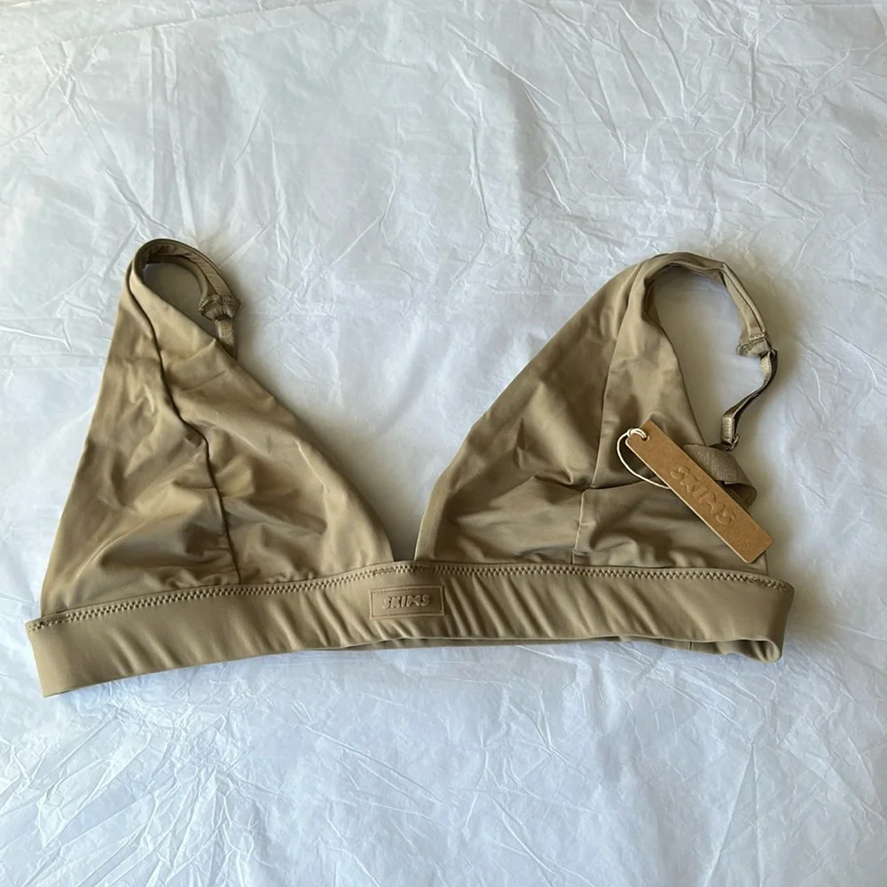 Skims Swim plunge Bikini top, color‎ desert, size XL.